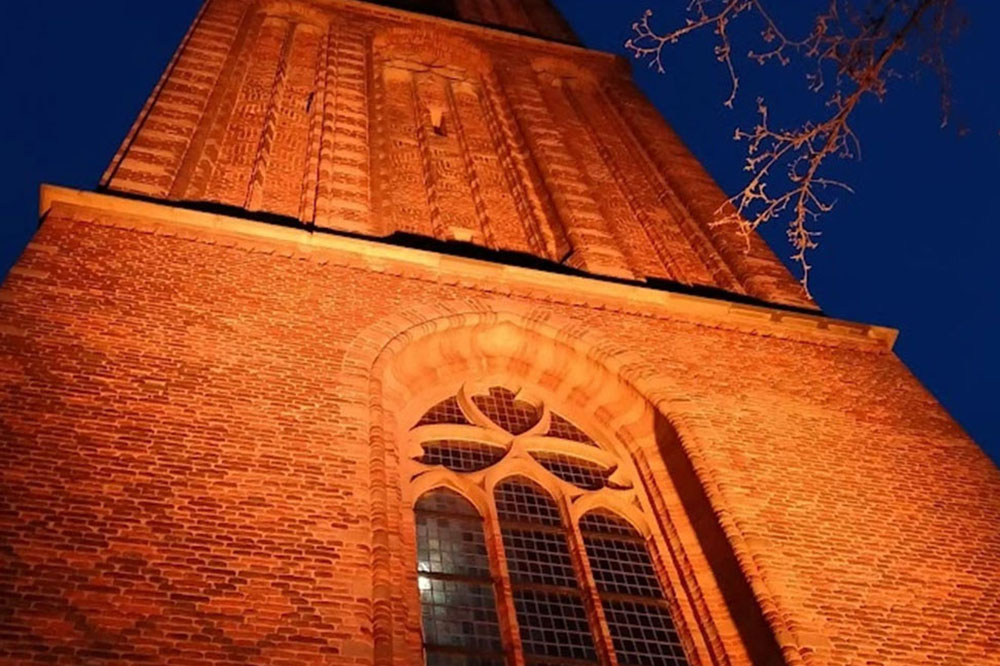 TPG-AV. Orange The World is de wereldwijde campagne tegen vrouwen geweld. Gebouwen over de hele wereld oranje uitgelicht